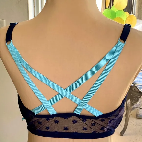 - Victoria’s Secret’s Front-Close Full Coverage Push-Up Underwire Bra Sz 3…