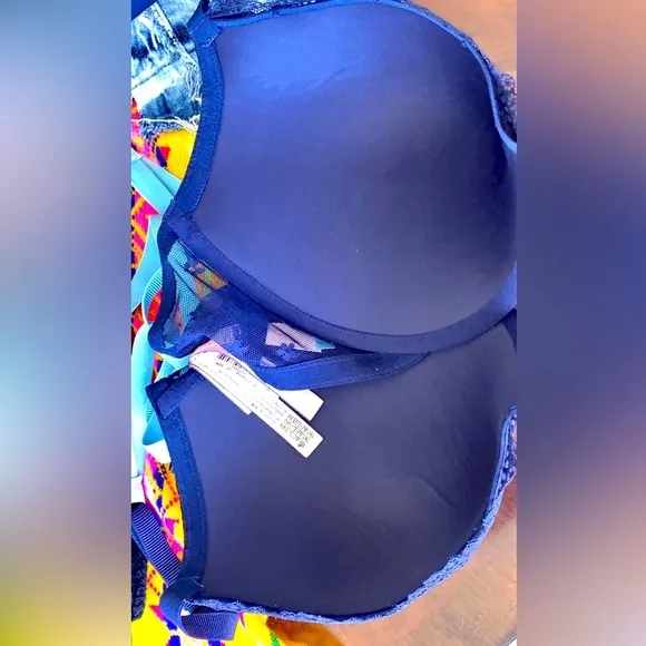 - Victoria’s Secret’s Front-Close Full Coverage Push-Up Underwire Bra Sz 3…