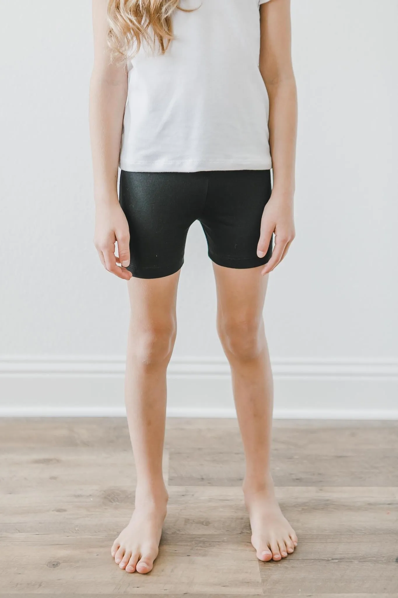 BLACK TWIRL SHORTS