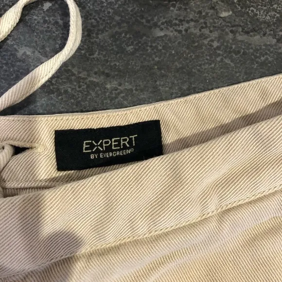 Crazy cute khaki shorts.
