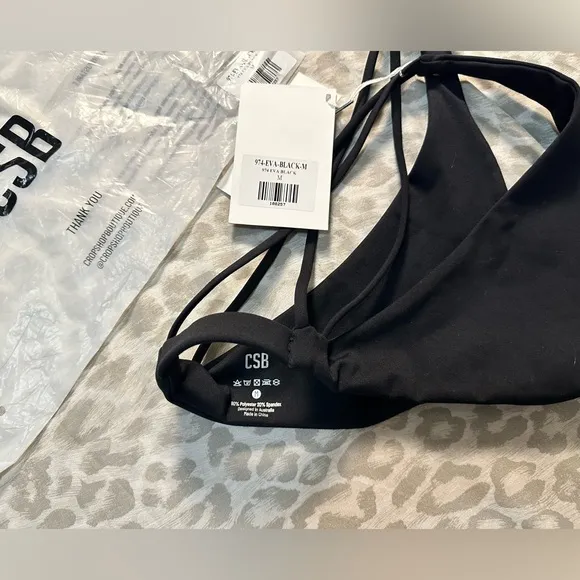 Crop Shop Boutique NWT 🖤 Black Eva Crop Medium