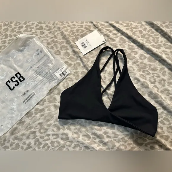 Crop Shop Boutique NWT 🖤 Black Eva Crop Medium