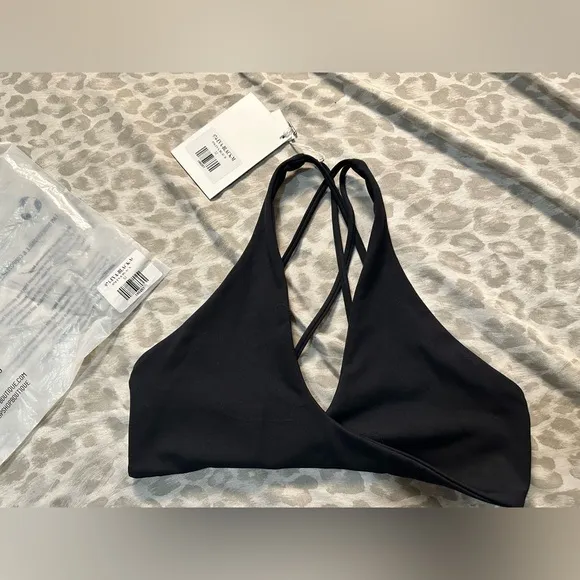 Crop Shop Boutique NWT 🖤 Black Eva Crop Medium