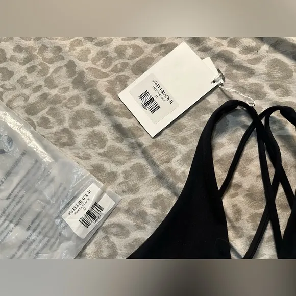 Crop Shop Boutique NWT 🖤 Black Eva Crop Medium