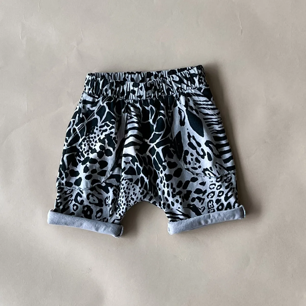 Izzy-Safari Print Shorts | Cobblestone