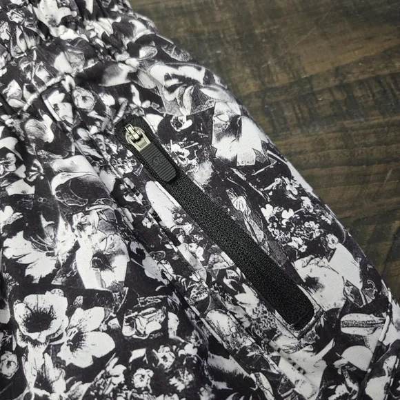 LULULEMON Tracker Shorts |‎ 4