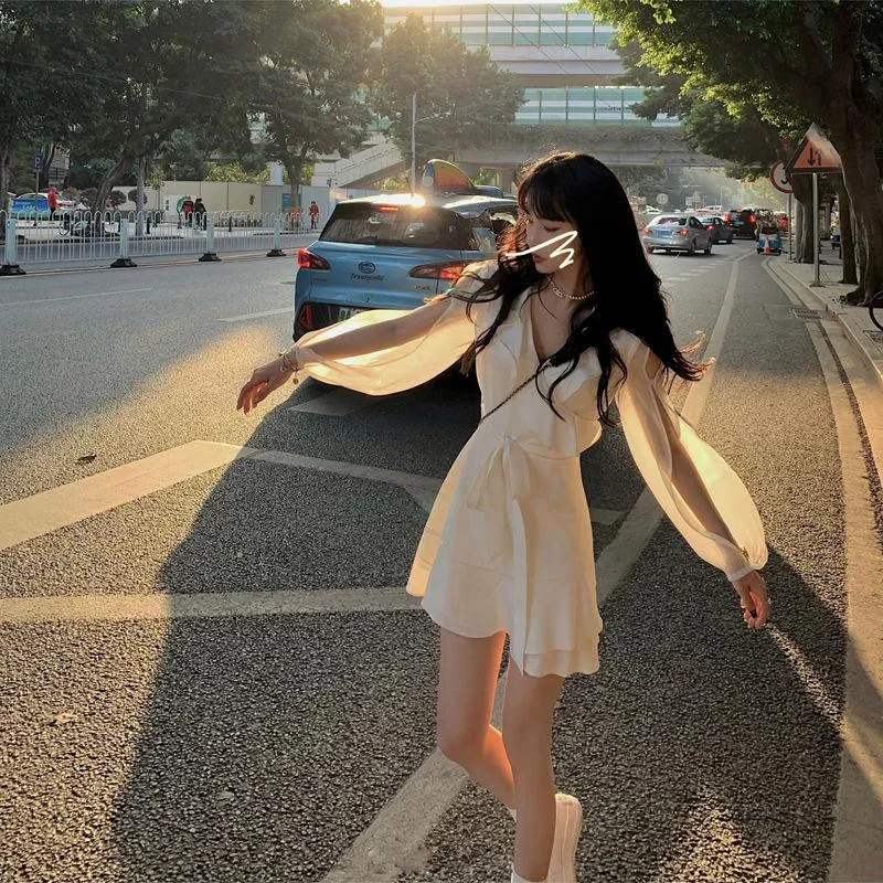 New Spring and Summer Korean Version of The Lotus Leaf V Collar Waist Dress