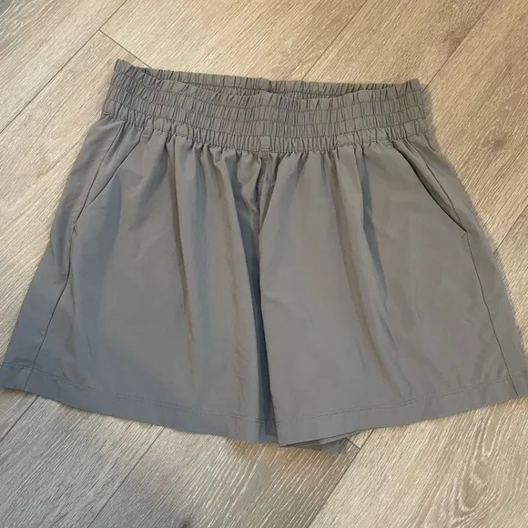 NWOT vuori shorts