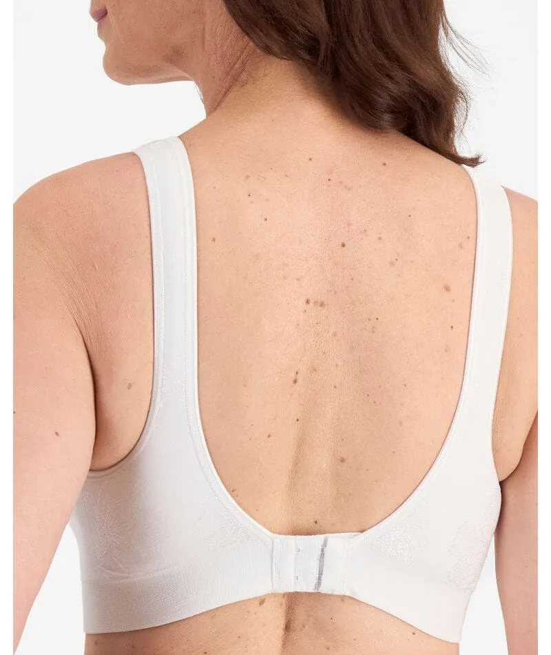 Playtex Comfort Revolution Contour Wire-free Bra - White