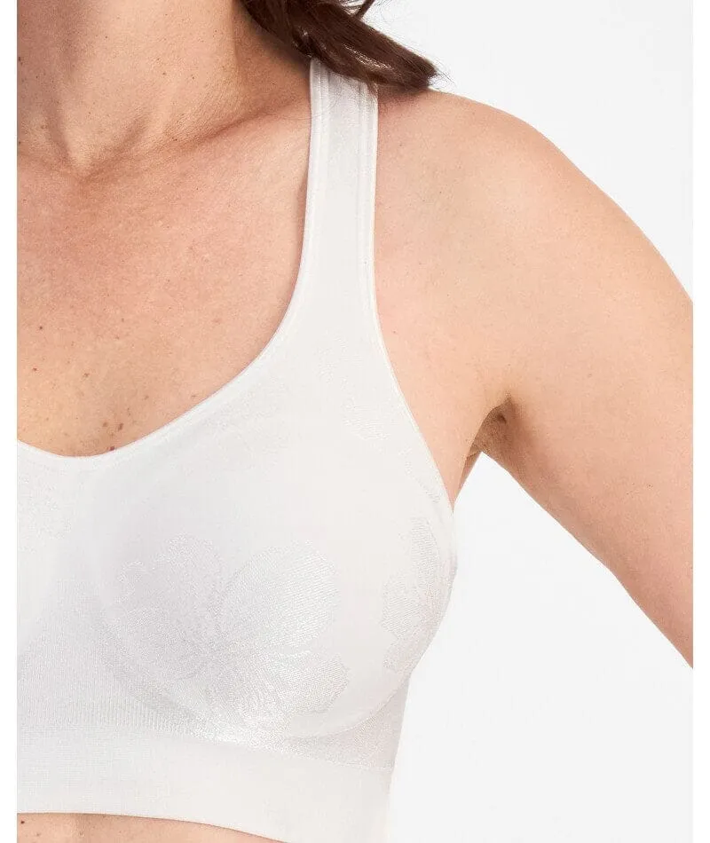 Playtex Comfort Revolution Contour Wire-free Bra - White