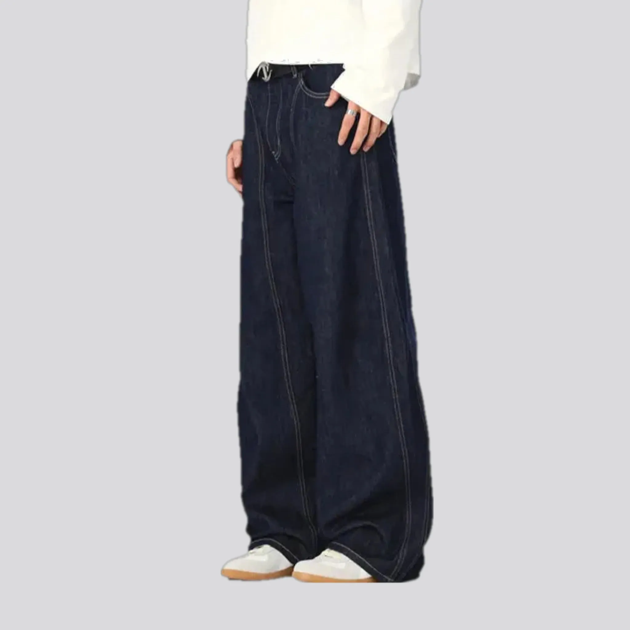 Slouchy 90s style dark men's jeans