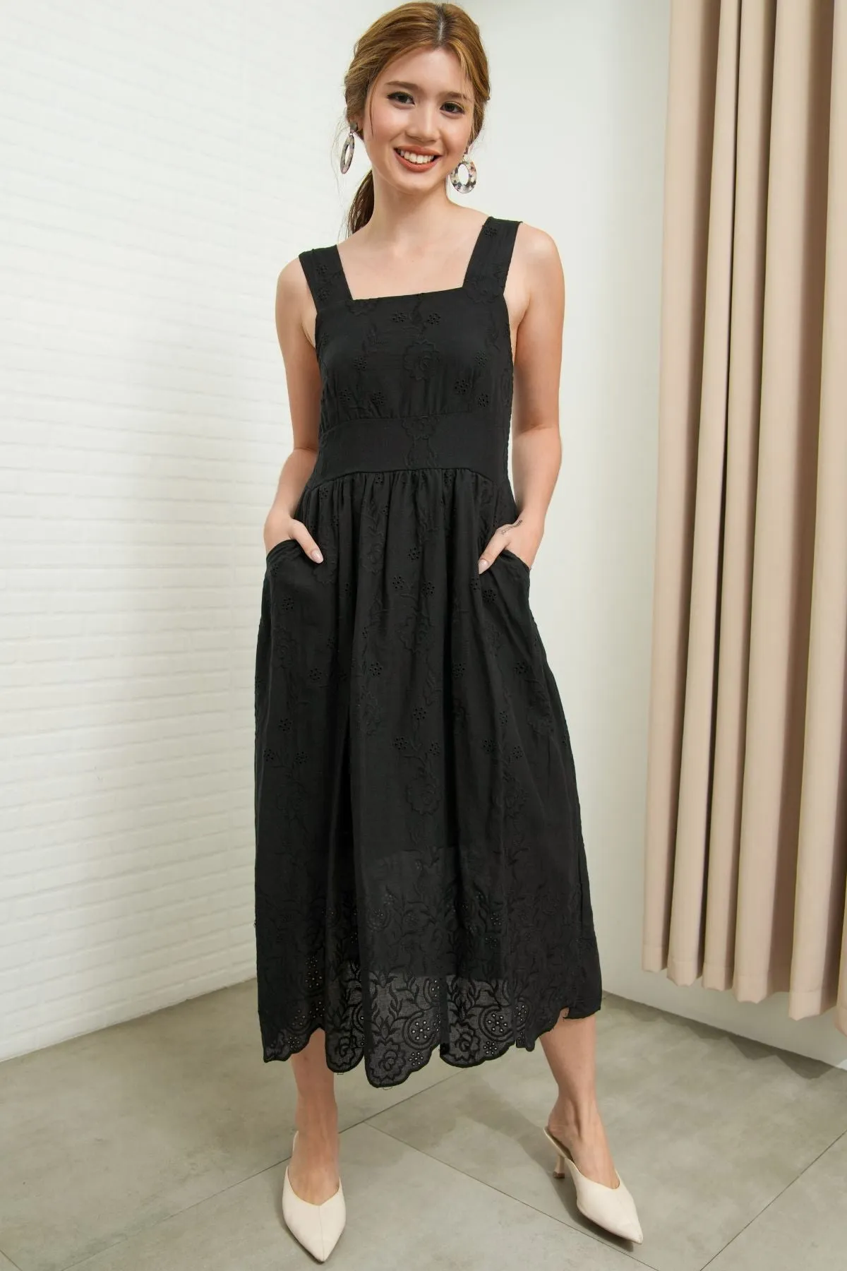 SOLEIL Sleeveless Eyelet Midi Dress (Black)